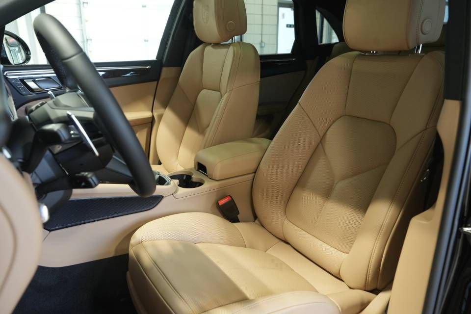 New 2026 Porsche Macan AWD/4WD image 5