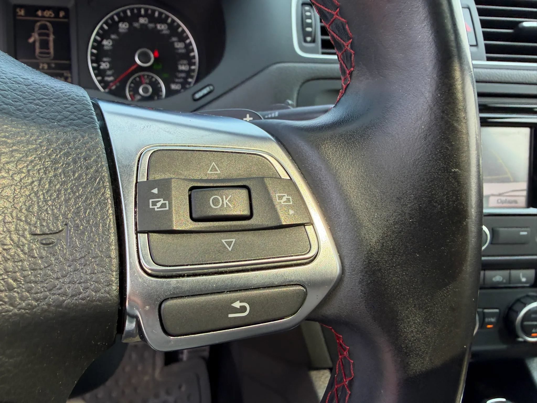 Used 2014 Volkswagen Jetta GLI Autobahn FWD image 32
