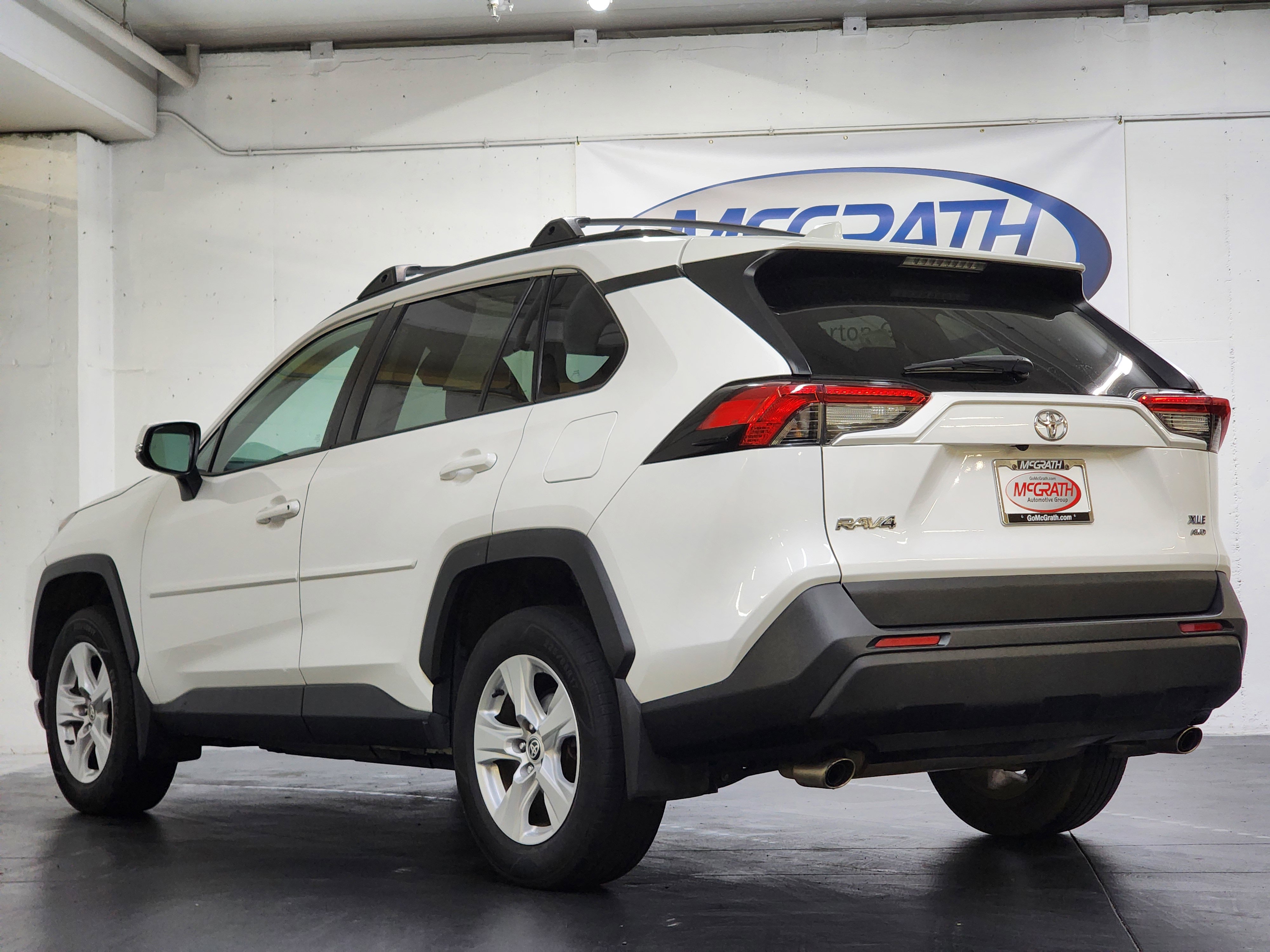 Used 2021 Toyota RAV4 XLE image 9