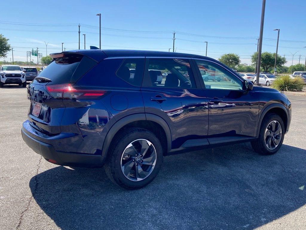 Used 2025 Nissan Rogue SV image 5