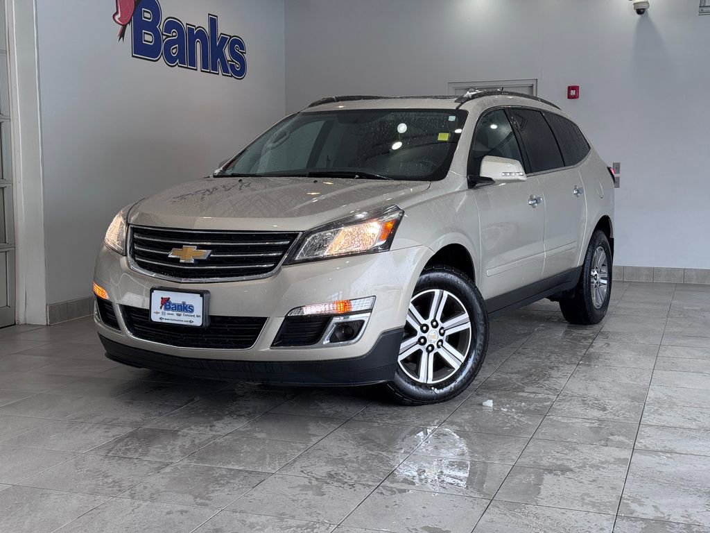 Used 2017 Chevrolet Traverse LT image 2