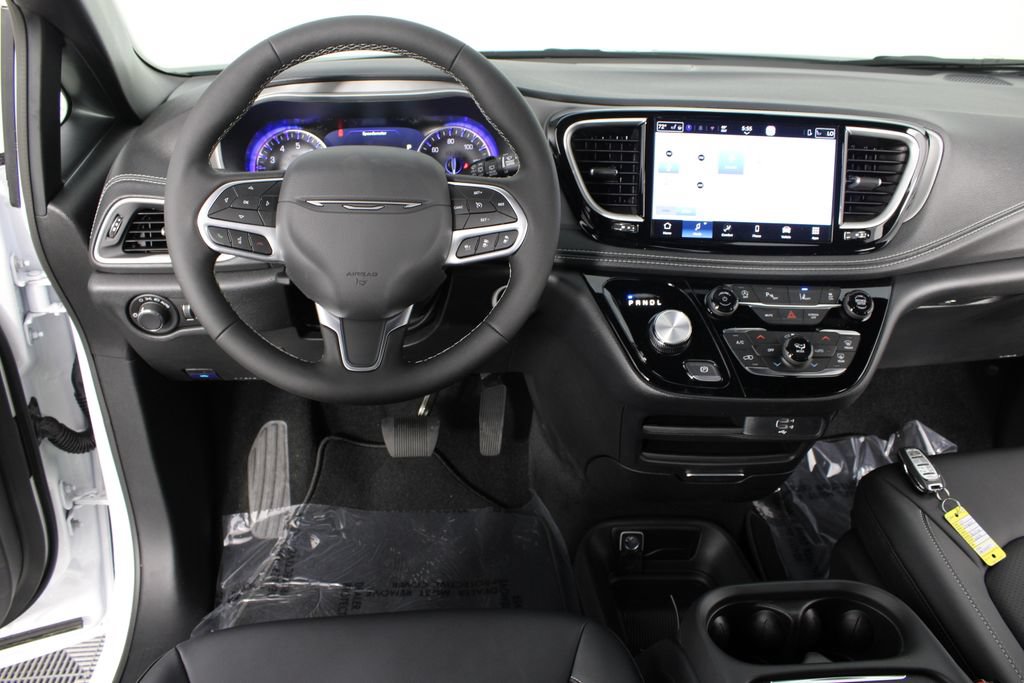 New 2027 Chrysler Pacifica Select FWD image 10