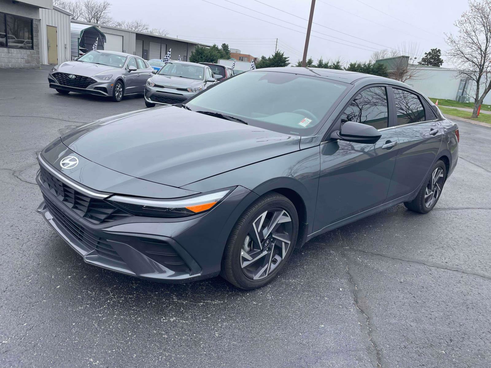 Used 2024 Hyundai Elantra SEL w/ Convenience Package image 2