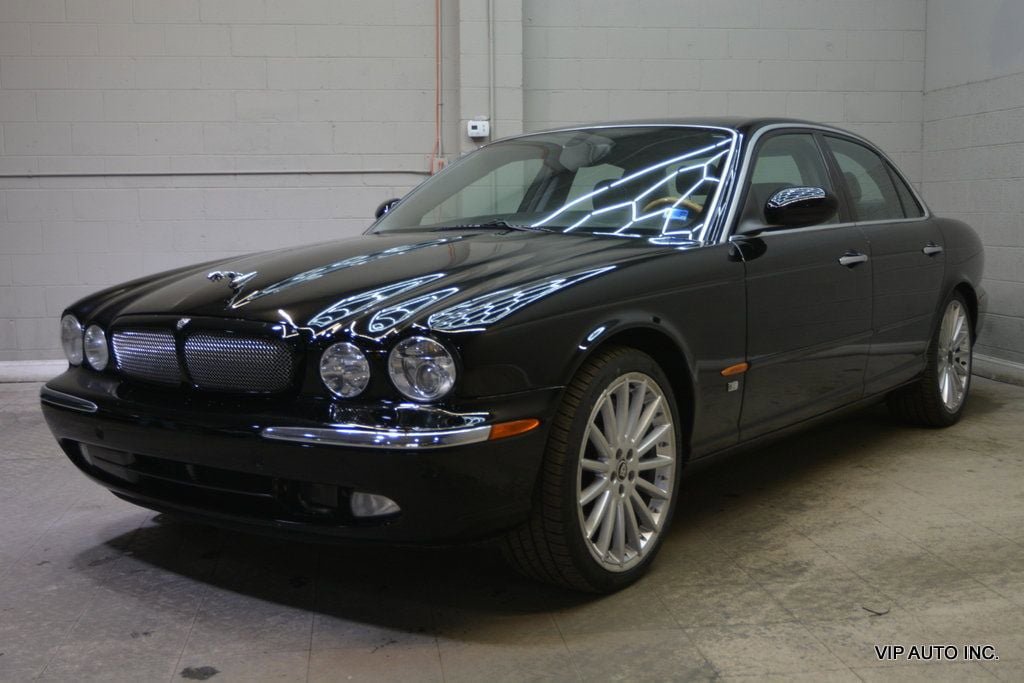 Used 2004 Jaguar XJ8 RWD image 2