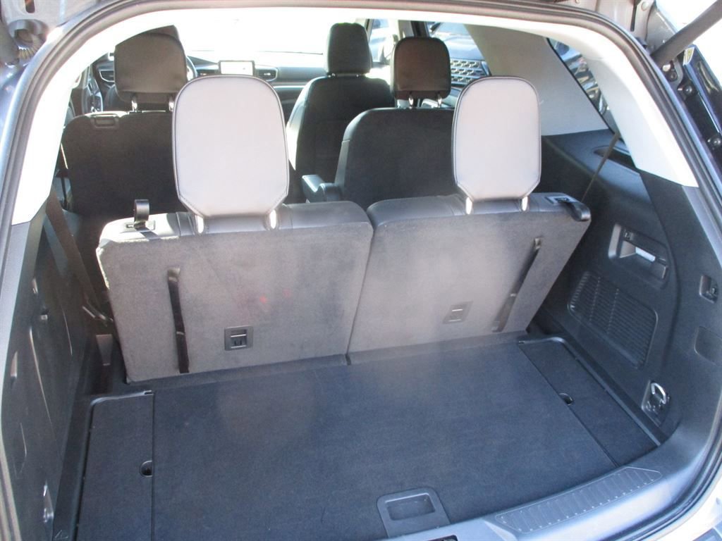 Used 2024 Ford Explorer XLT w/ Equipment Group 202A image 4