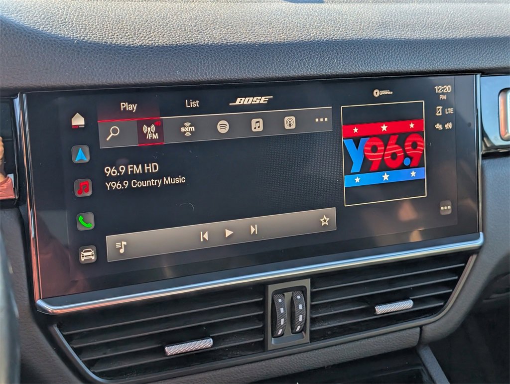 Used 2022 Porsche Cayenne Platinum Edition image 27