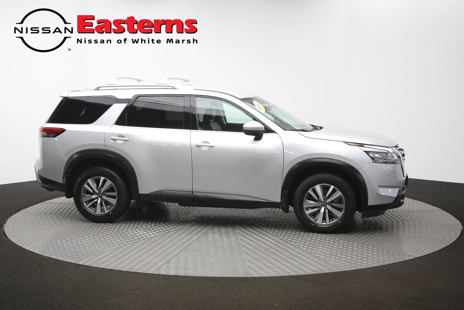 Used 2023 Nissan Pathfinder SL AWD/4WD image 47
