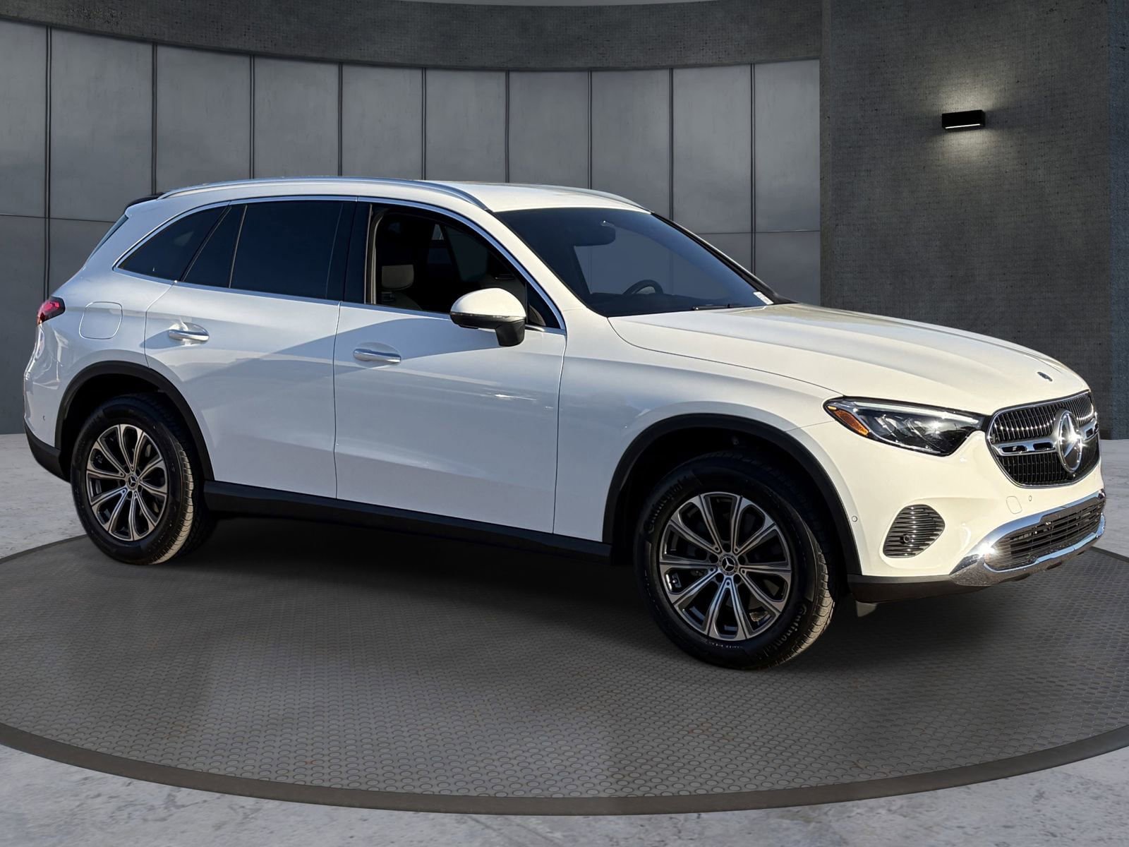 Used 2025 Mercedes-Benz GLC 300 image 8