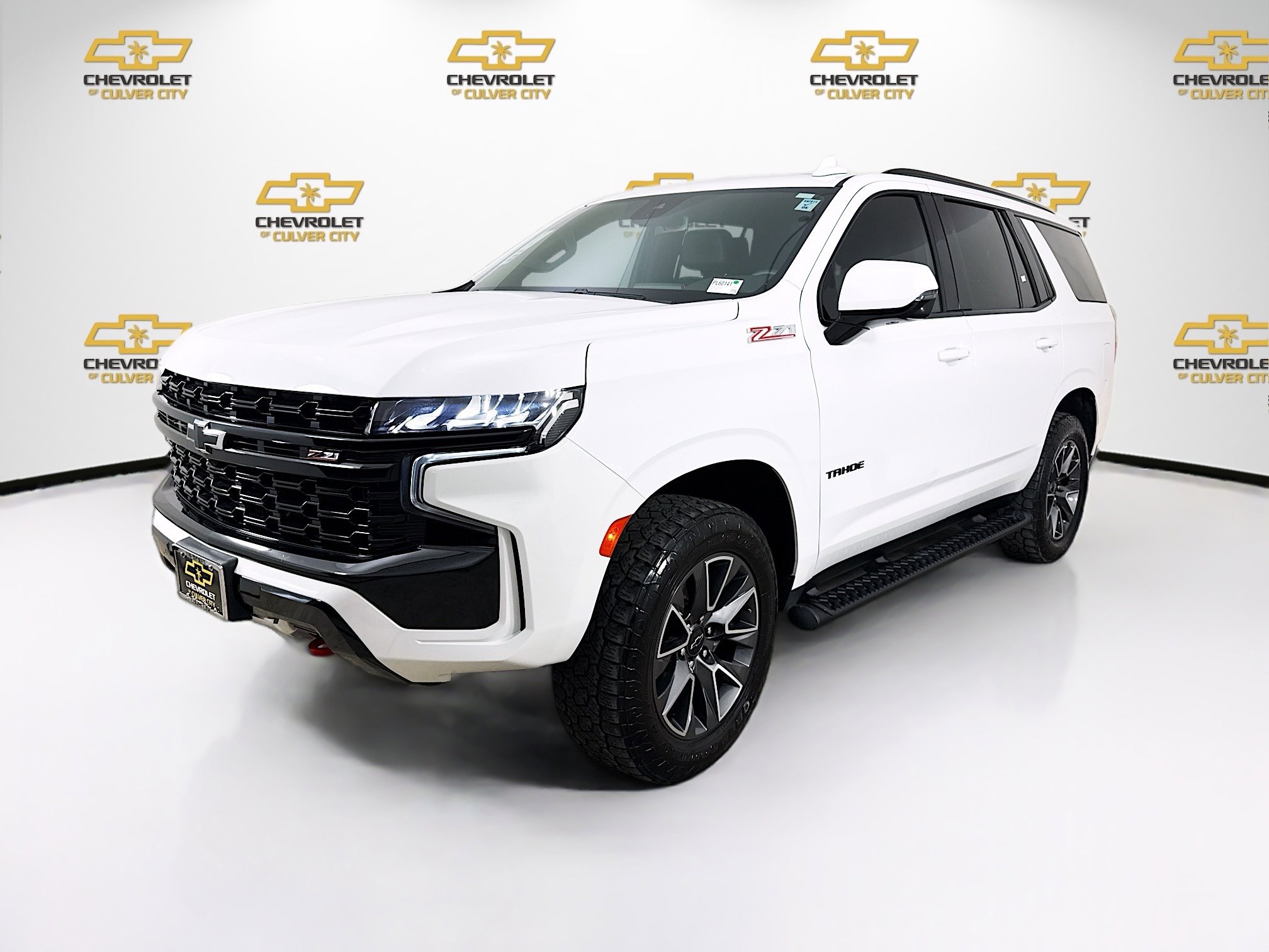 Used 2023 Chevrolet Tahoe Z71 w/ Luxury Package AWD/4WD image 3