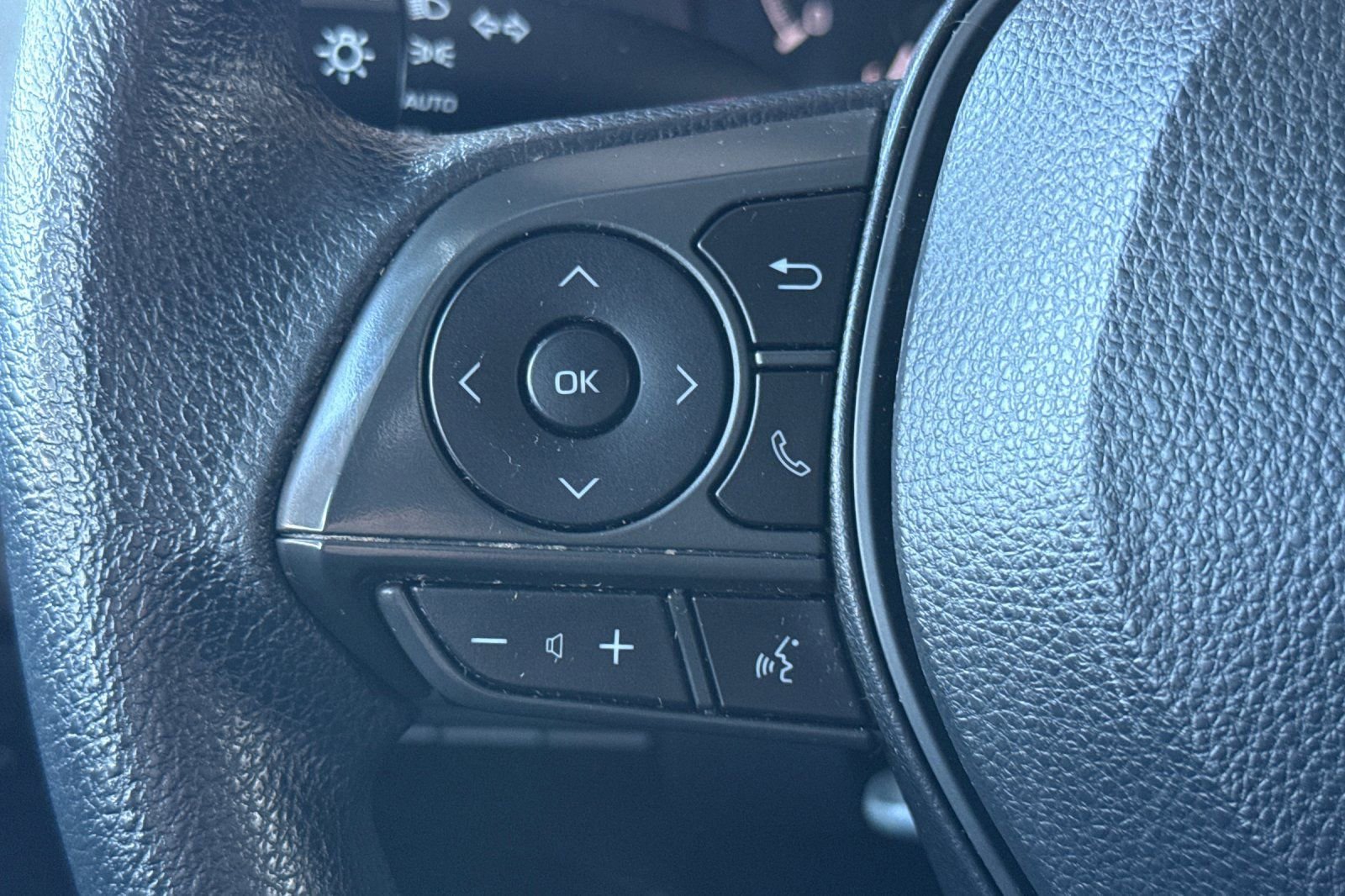 Used 2021 Toyota Corolla LE w/ Carpet Mat Package (TMS) image 25