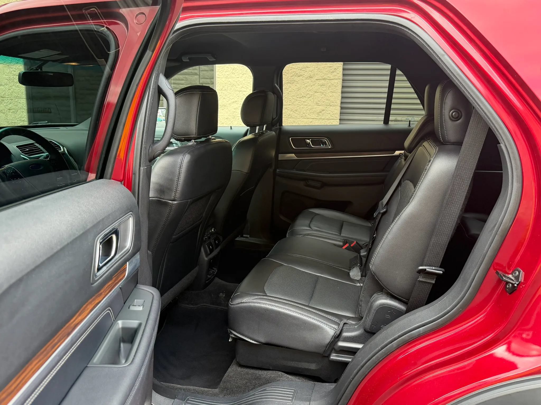 Used 2017 Ford Explorer Limited FWD image 29