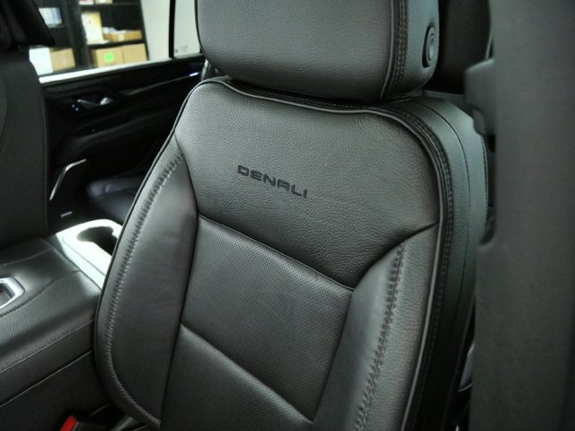 Used 2023 GMC Yukon XL Denali AWD/4WD image 18