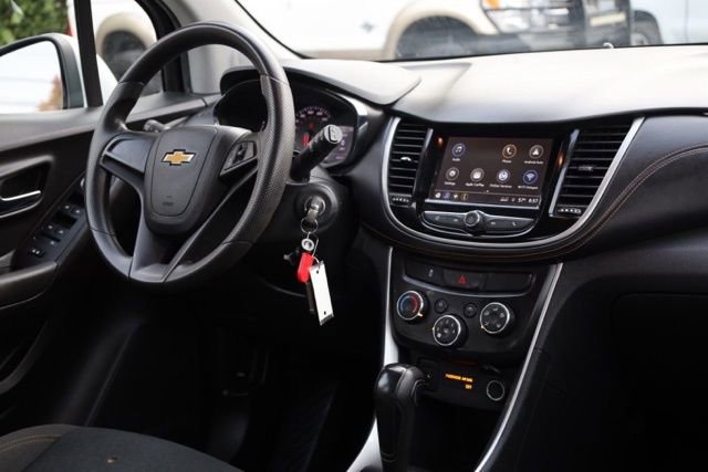 Used 2018 Chevrolet Trax LS image 32