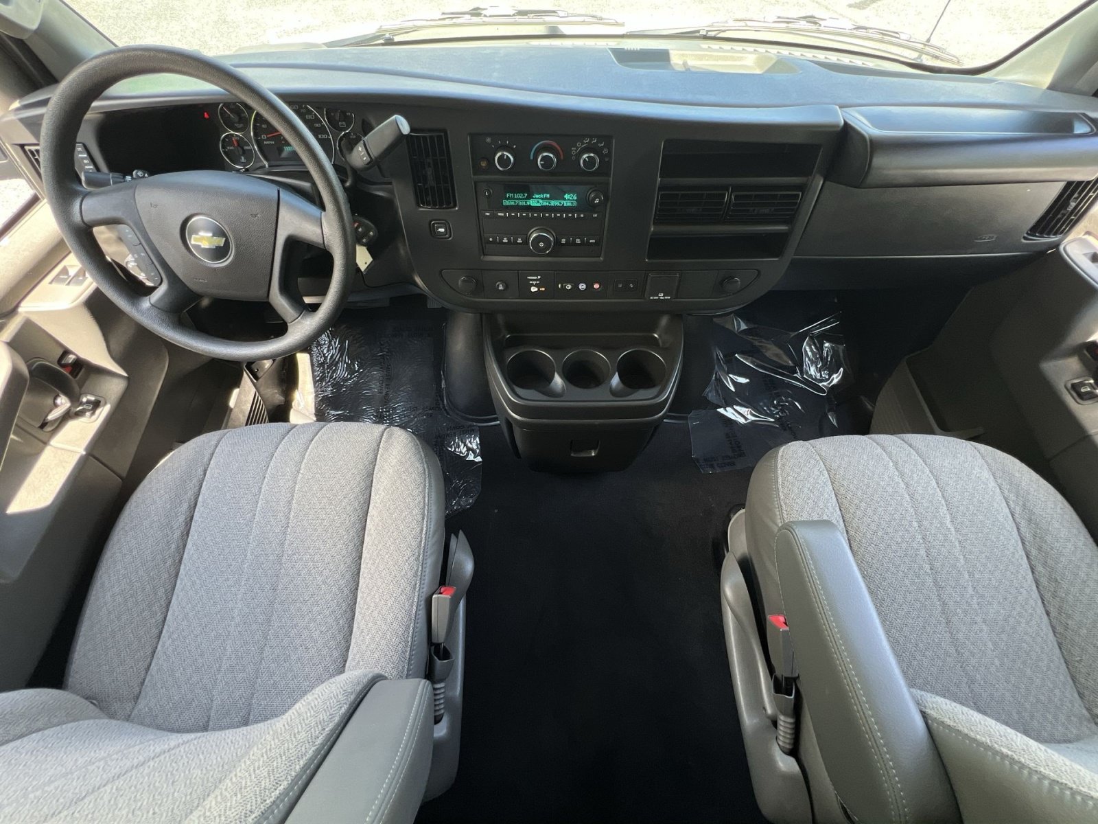 Used 2025 Chevrolet Express 3500 LT w/ LT Preferred Equipment Group RWD image 13