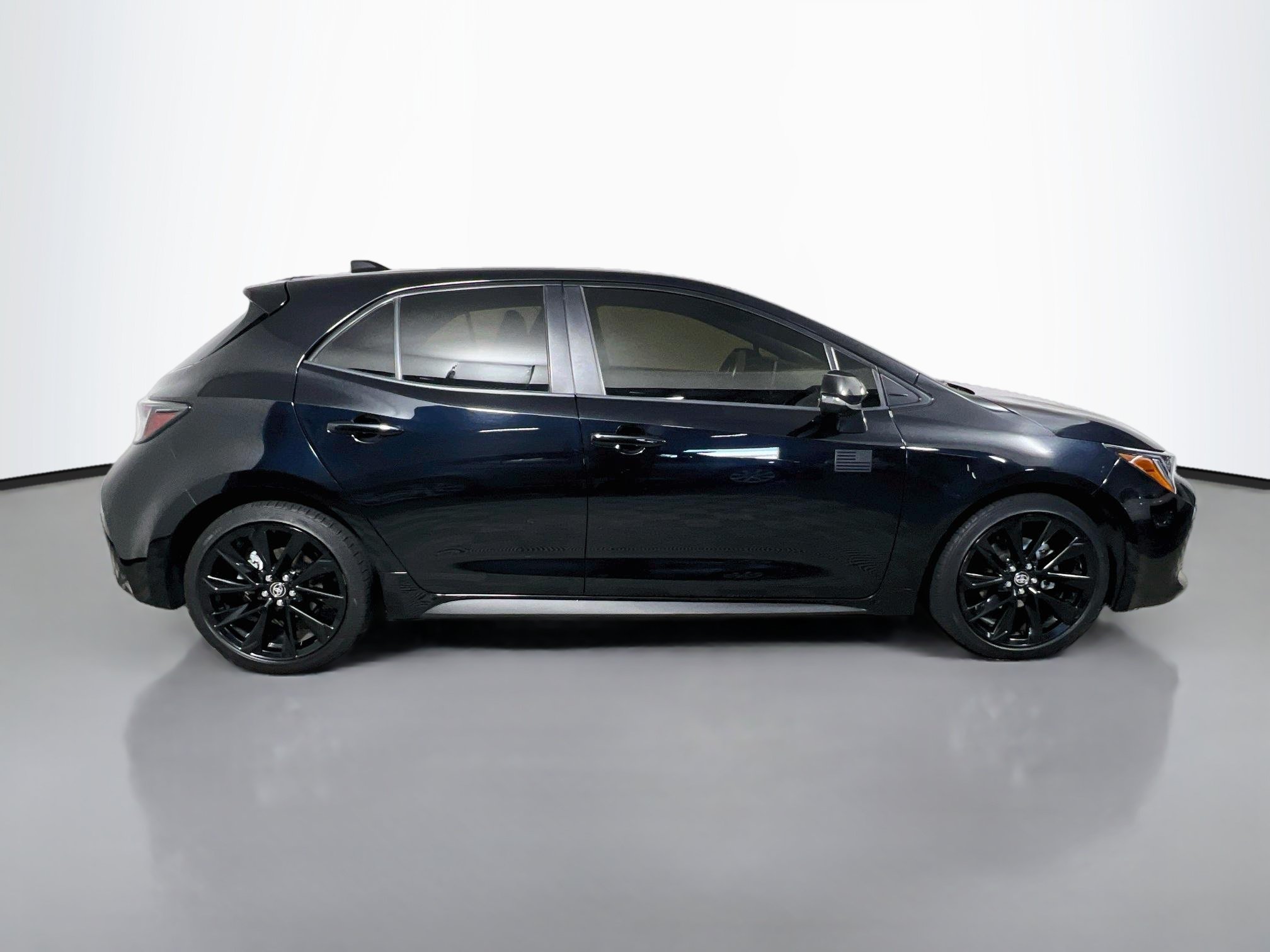 Used 2022 Toyota Corolla SE FWD image 3