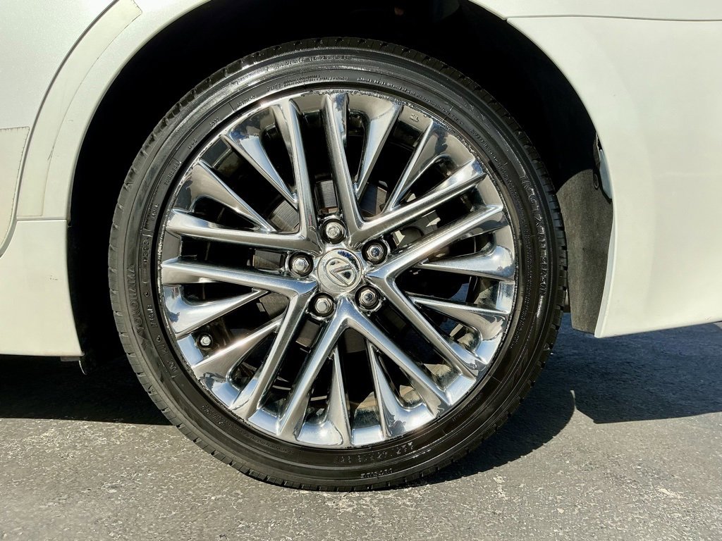 Used 2016 Lexus ES 350 w/ Luxury Package w/Wood Trim image 22