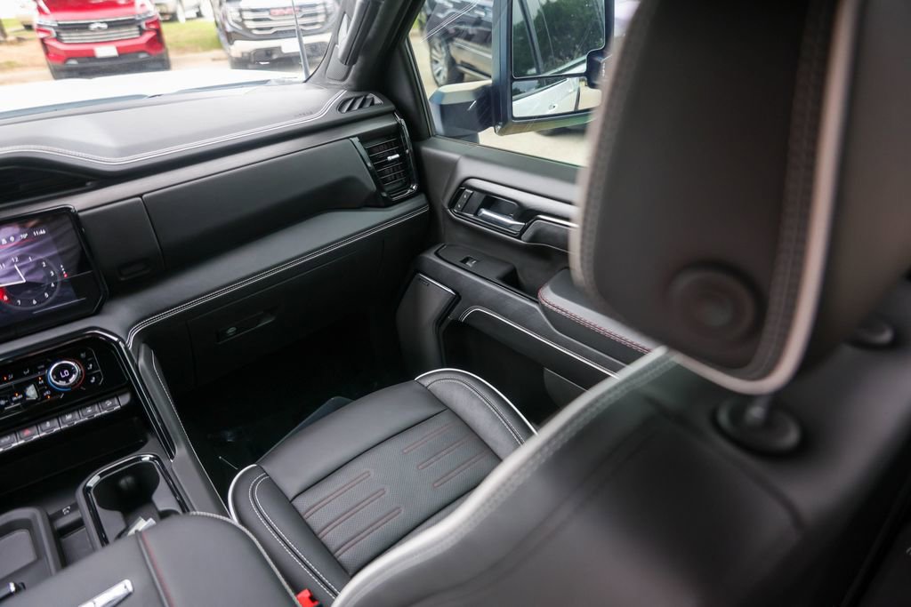 Used 2025 GMC Sierra 2500 AT4X image 30