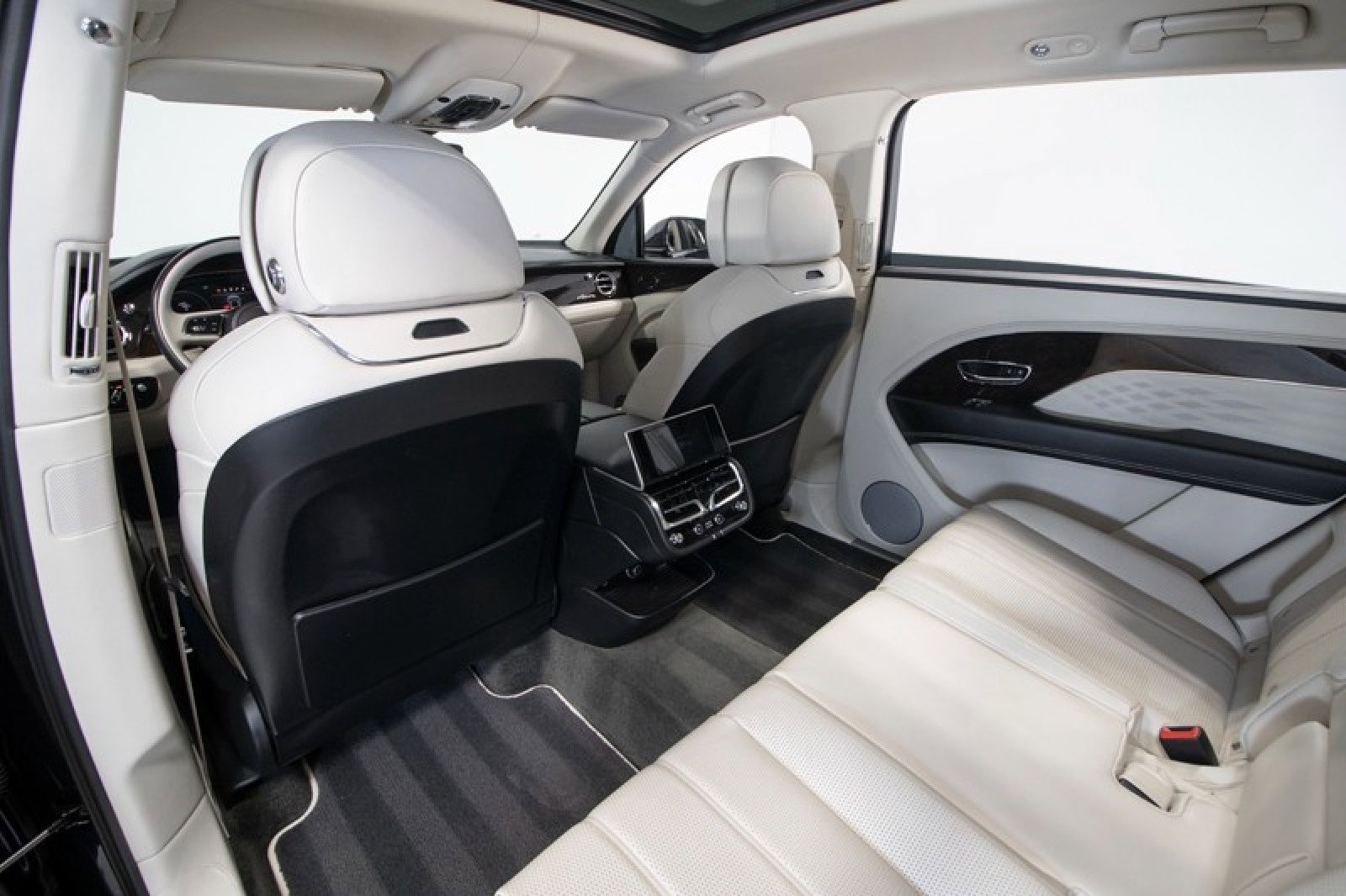Used 2023 Bentley Bentayga Extended Wheelbase image 46