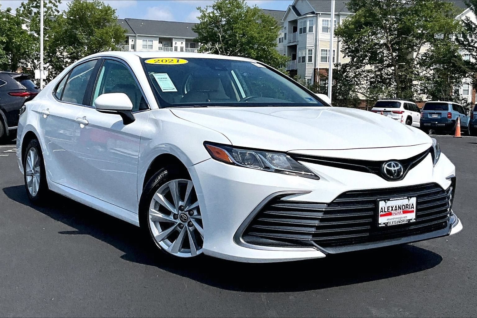 Used 2021 Toyota Camry LE w/ Convenience Package FWD image 2