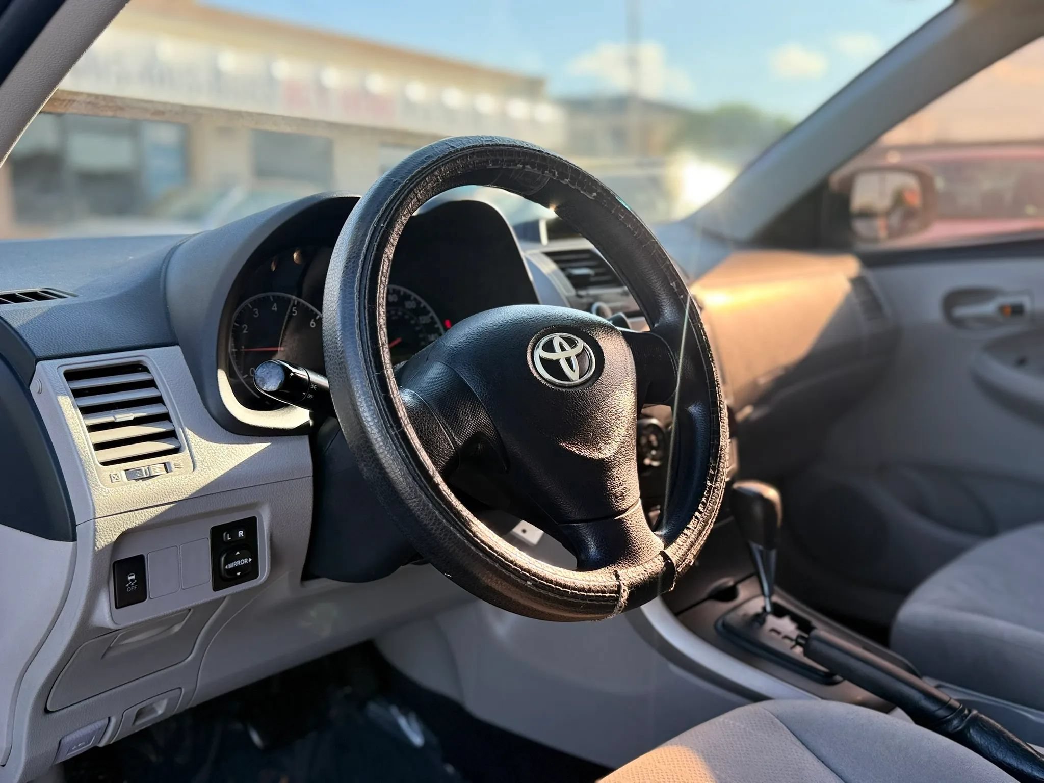 Used 2012 Toyota Corolla L FWD image 21