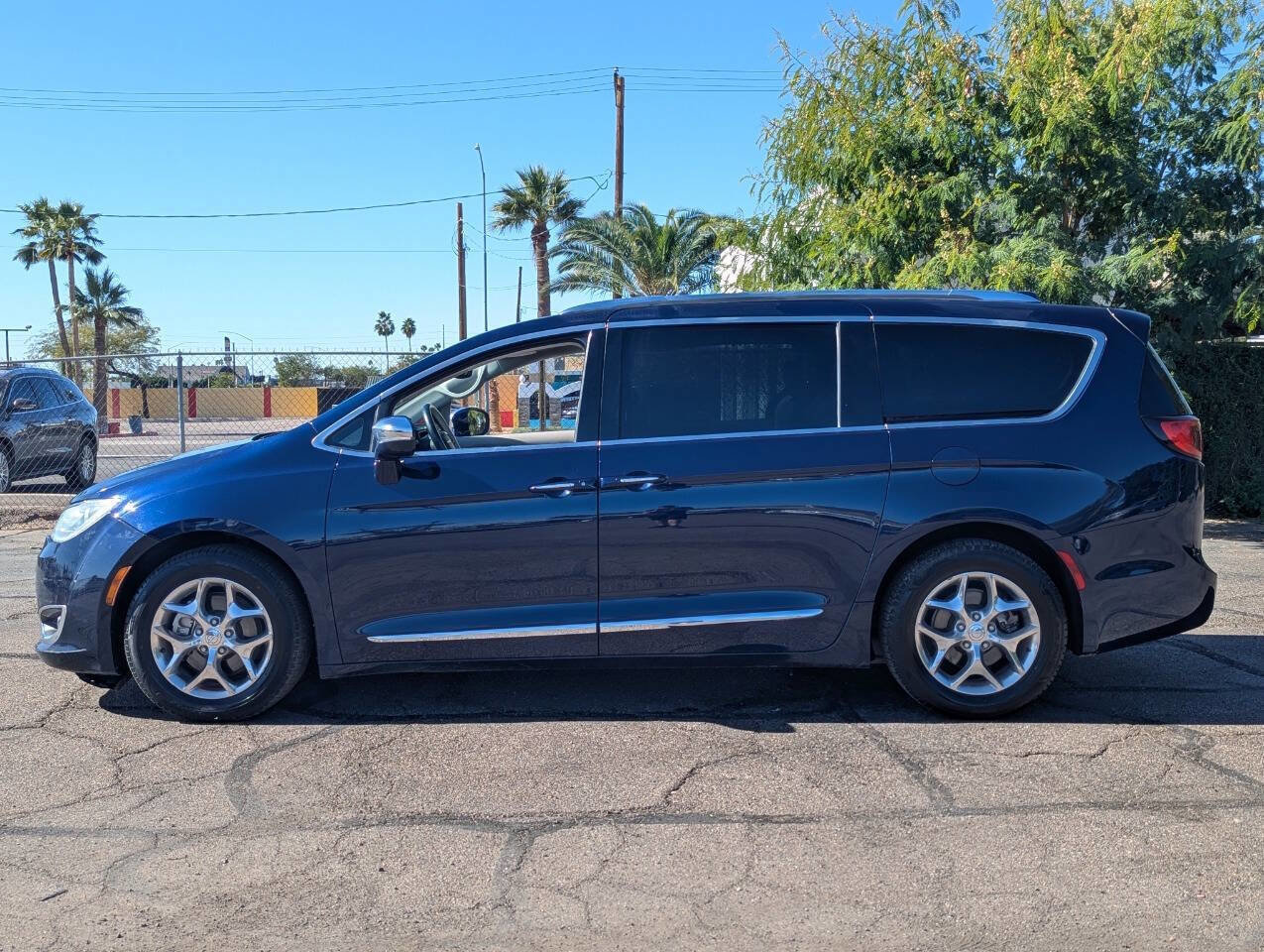 Used 2018 Chrysler Pacifica Limited image 6