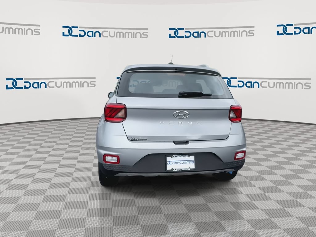 Used 2023 Hyundai Venue SEL FWD image 7