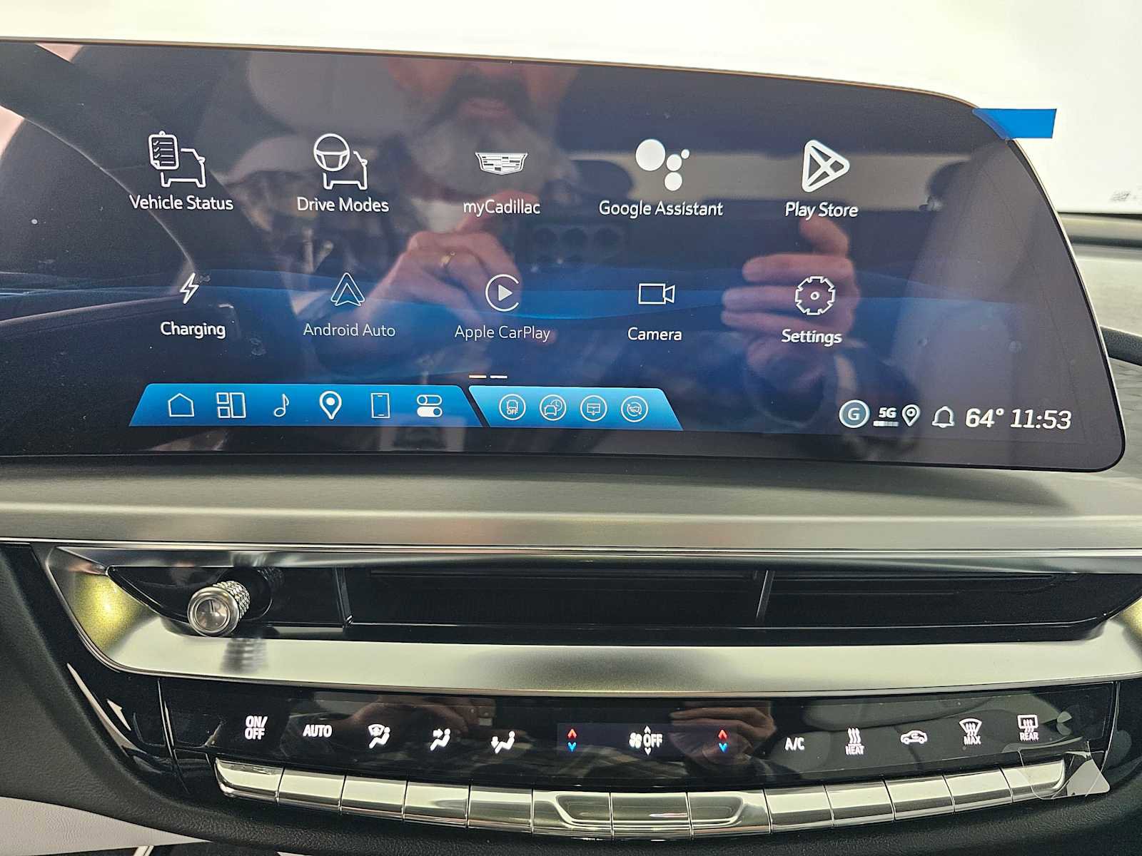 Used 2026 Cadillac Lyriq Luxury w/ LPO, Floor Liner Package RWD image 24