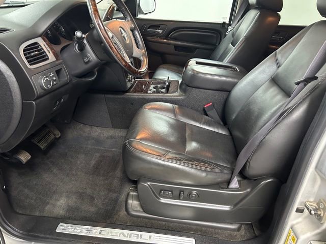 Used 2011 GMC Yukon XL Denali image 11
