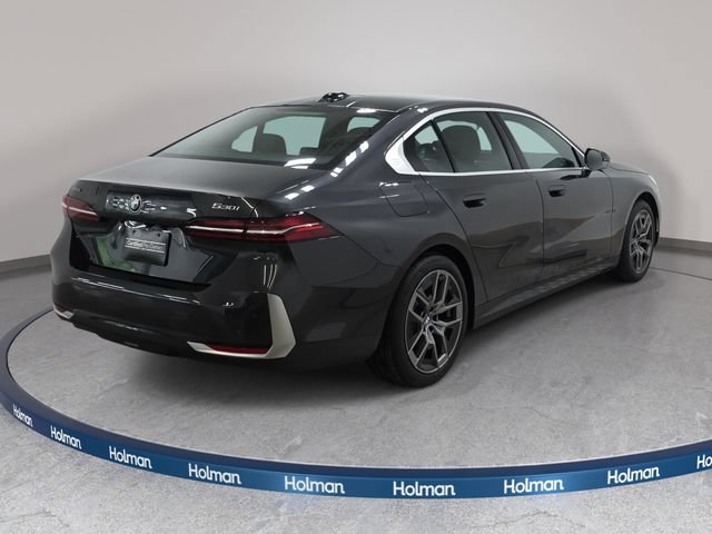 Used 2026 BMW 530i xDrive w/ Premium Package AWD/4WD image 5