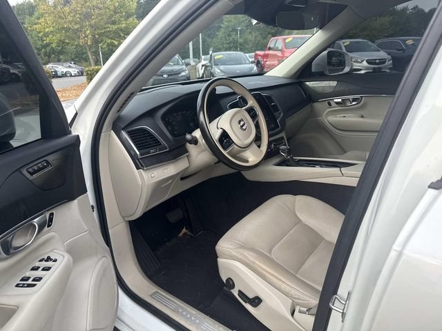 Used 2020 Volvo XC90 T5 Momentum w/ Protection Package FWD image 4