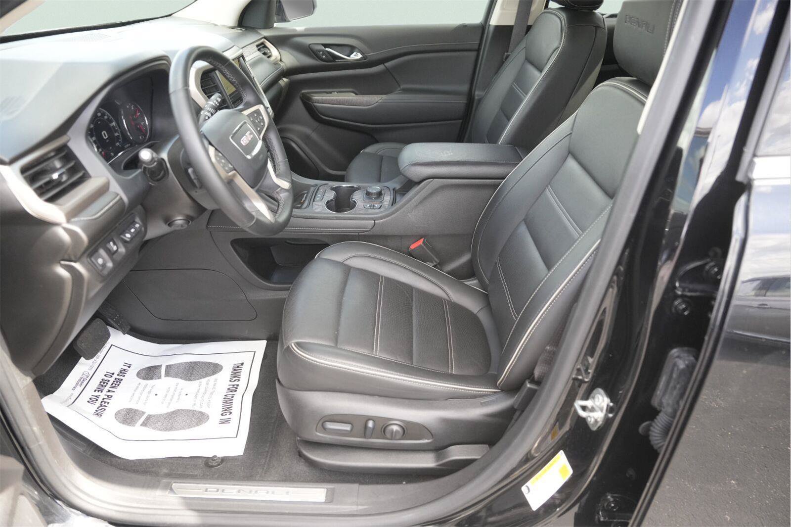 Used 2023 GMC Acadia Denali w/ Denali Ultimate Package FWD image 9