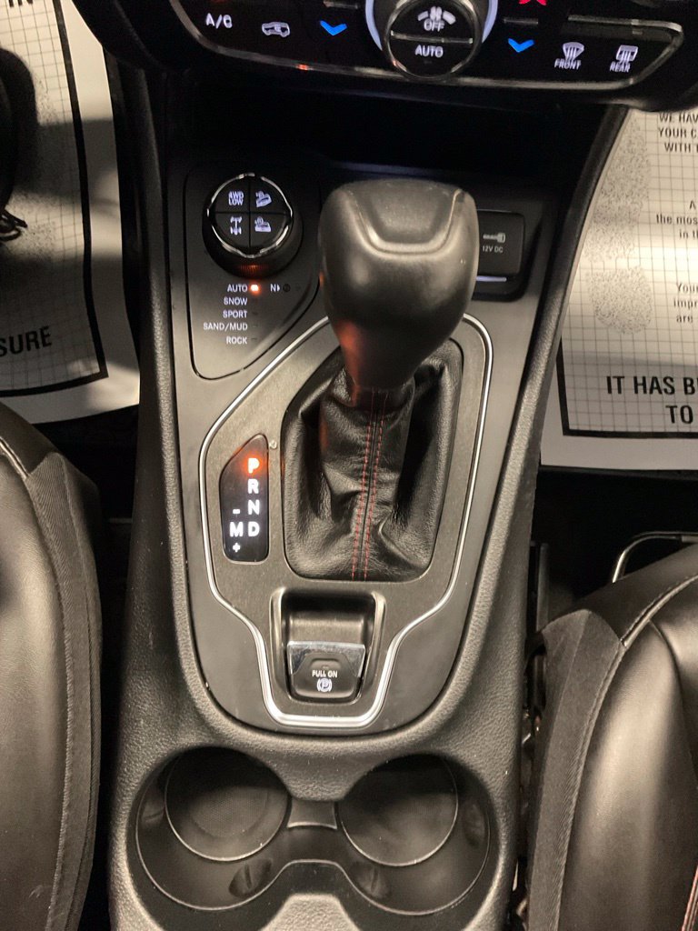 Used 2020 Jeep Cherokee Trailhawk w/ Cold Weather Group AWD/4WD image 27