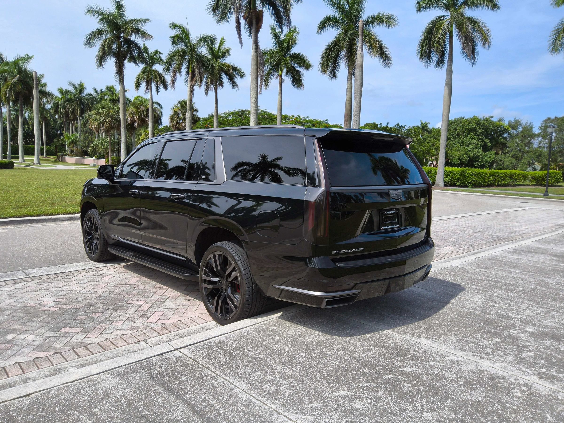 Used 2023 Cadillac Escalade ESV Luxury AWD/4WD image 21
