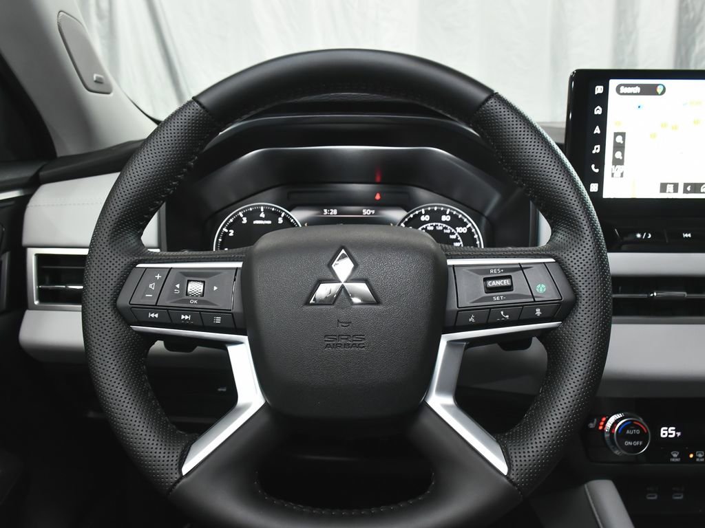 Used 2025 Mitsubishi Outlander SE image 30