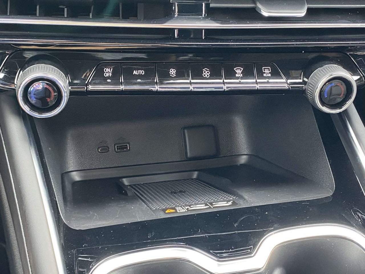 New 2027 Chevrolet Traverse RS FWD image 28