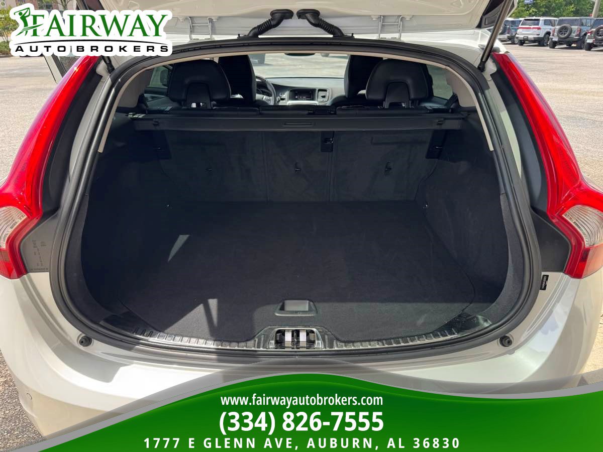 Used 2018 Volvo V60 T5 Cross Country image 26