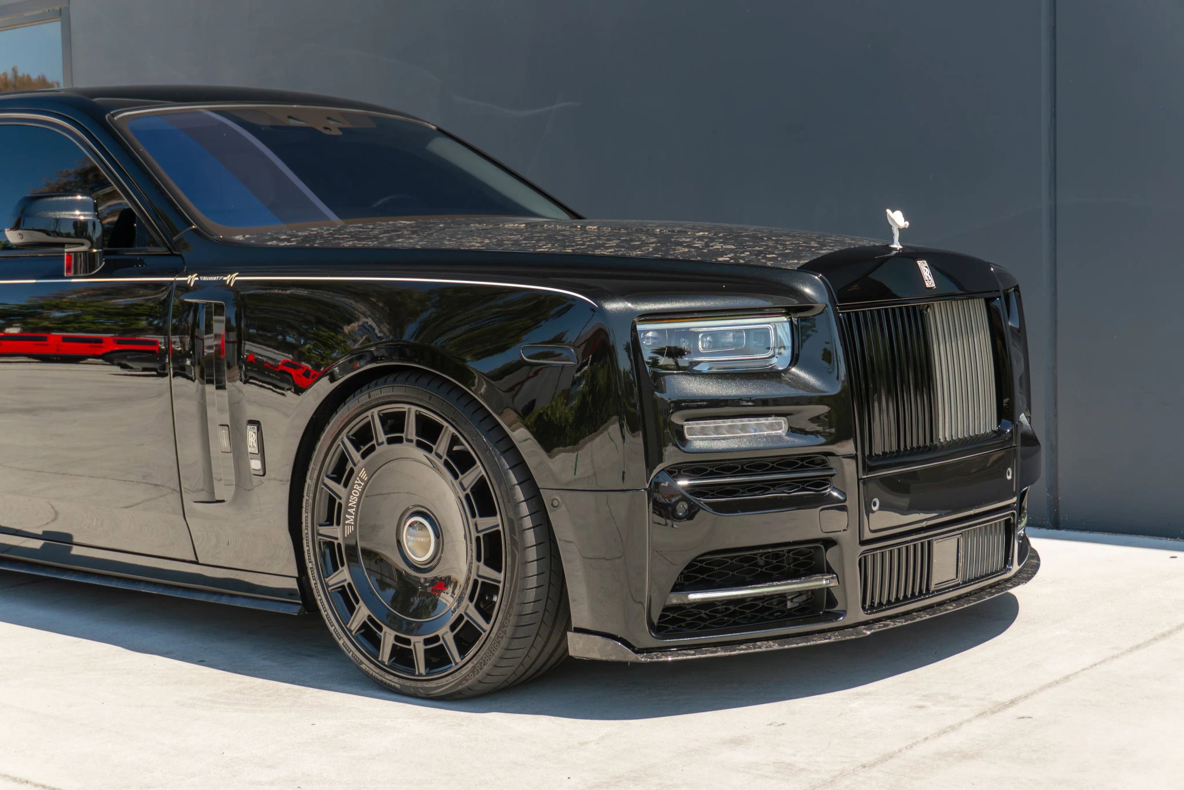 Used 2024 Rolls-Royce Phantom Sedan w/ The Phantom Package RWD image 47