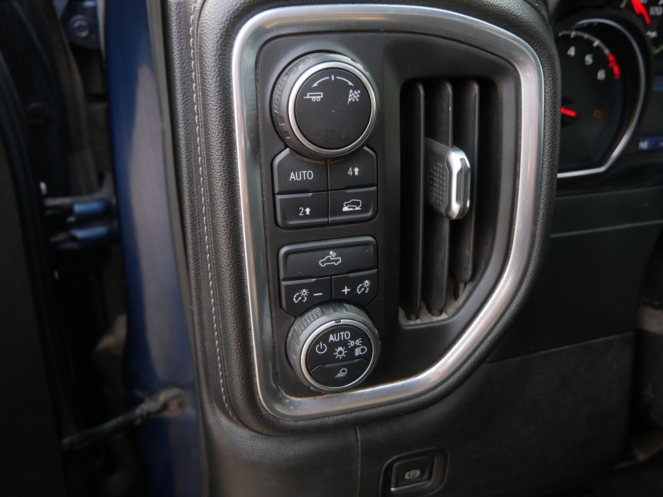 Used 2019 Chevrolet Silverado 1500 LT w/ Convenience Package AWD/4WD image 20