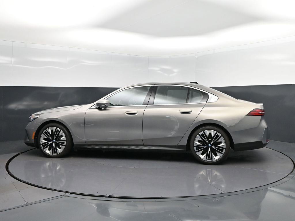 Certified 2026 BMW 530i RWD image 4