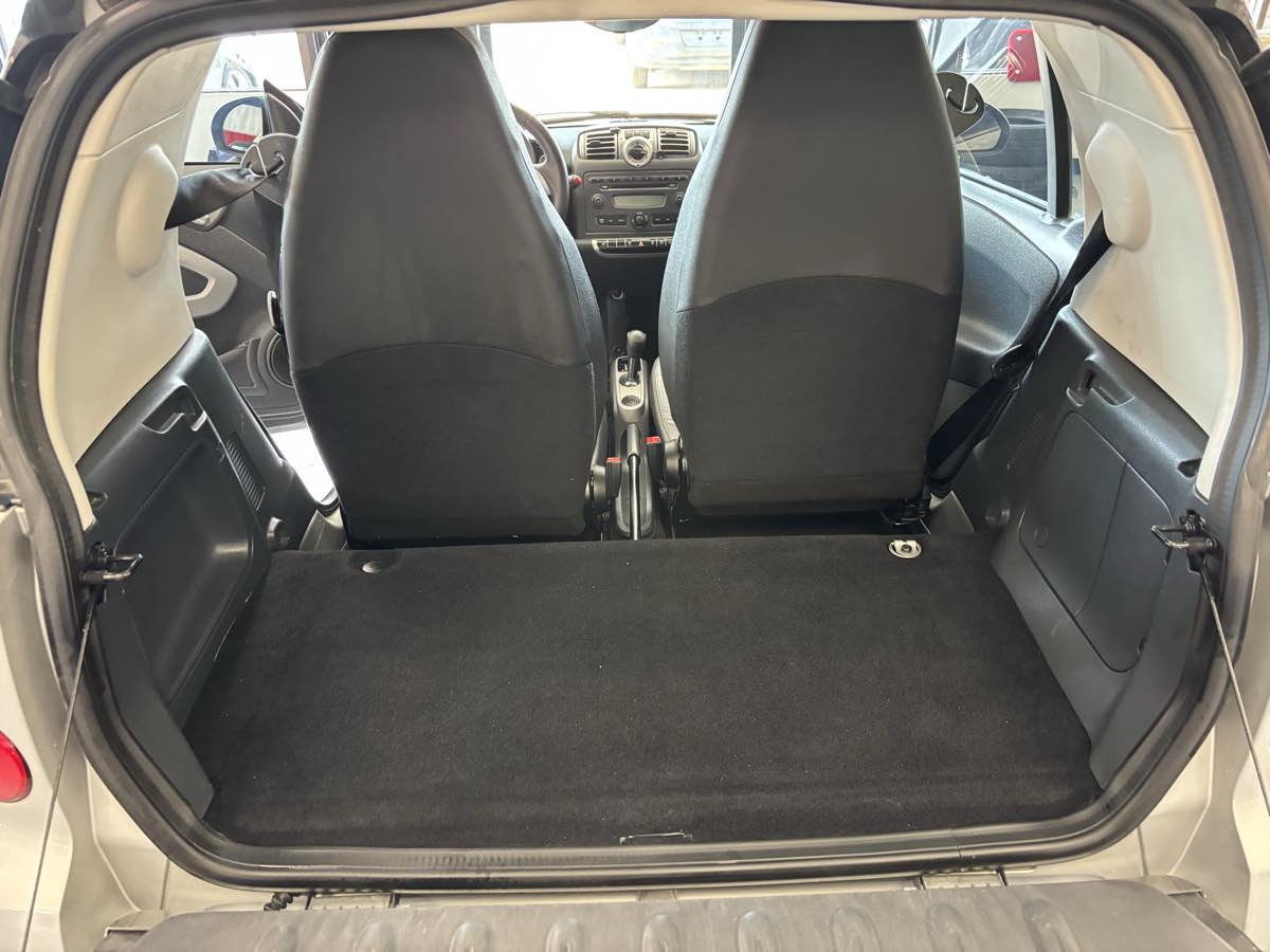Used 2009 smart fortwo pure RWD image 19