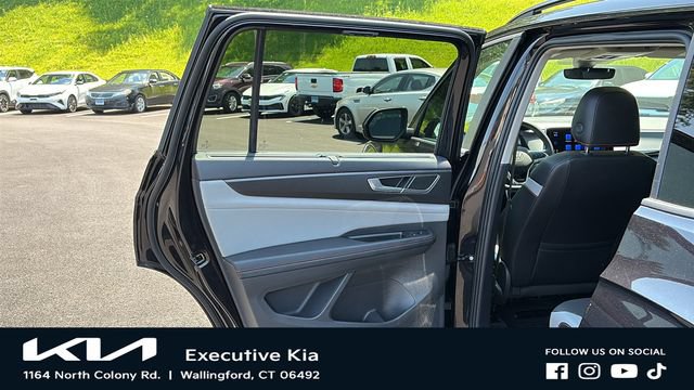 Used 2024 Volkswagen Atlas Peak Edition SE AWD/4WD image 21