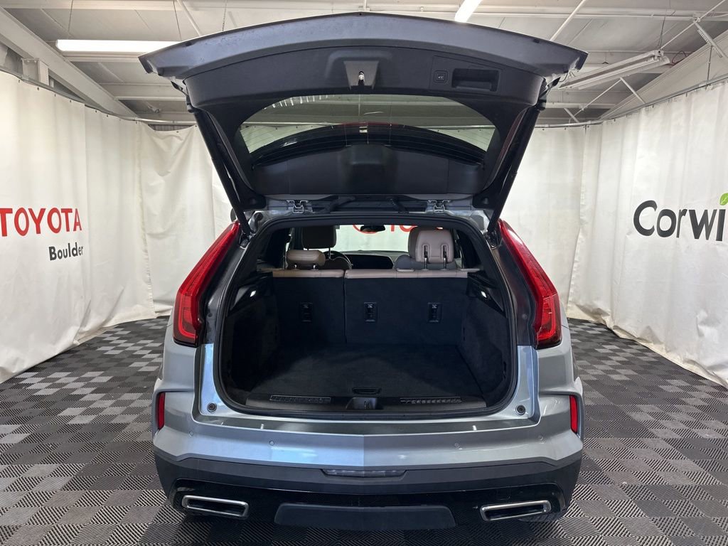 Used 2025 Cadillac XT4 Premium Luxury image 17