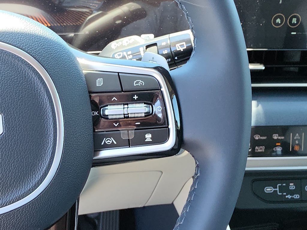 New 2026 Kia Carnival EX FWD image 32