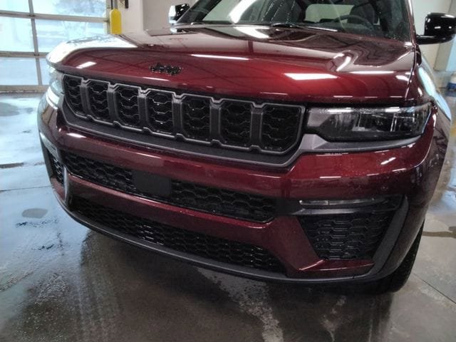 New 2026 Jeep Grand Cherokee Limited w/ Limited Altitude Package AWD/4WD image 14