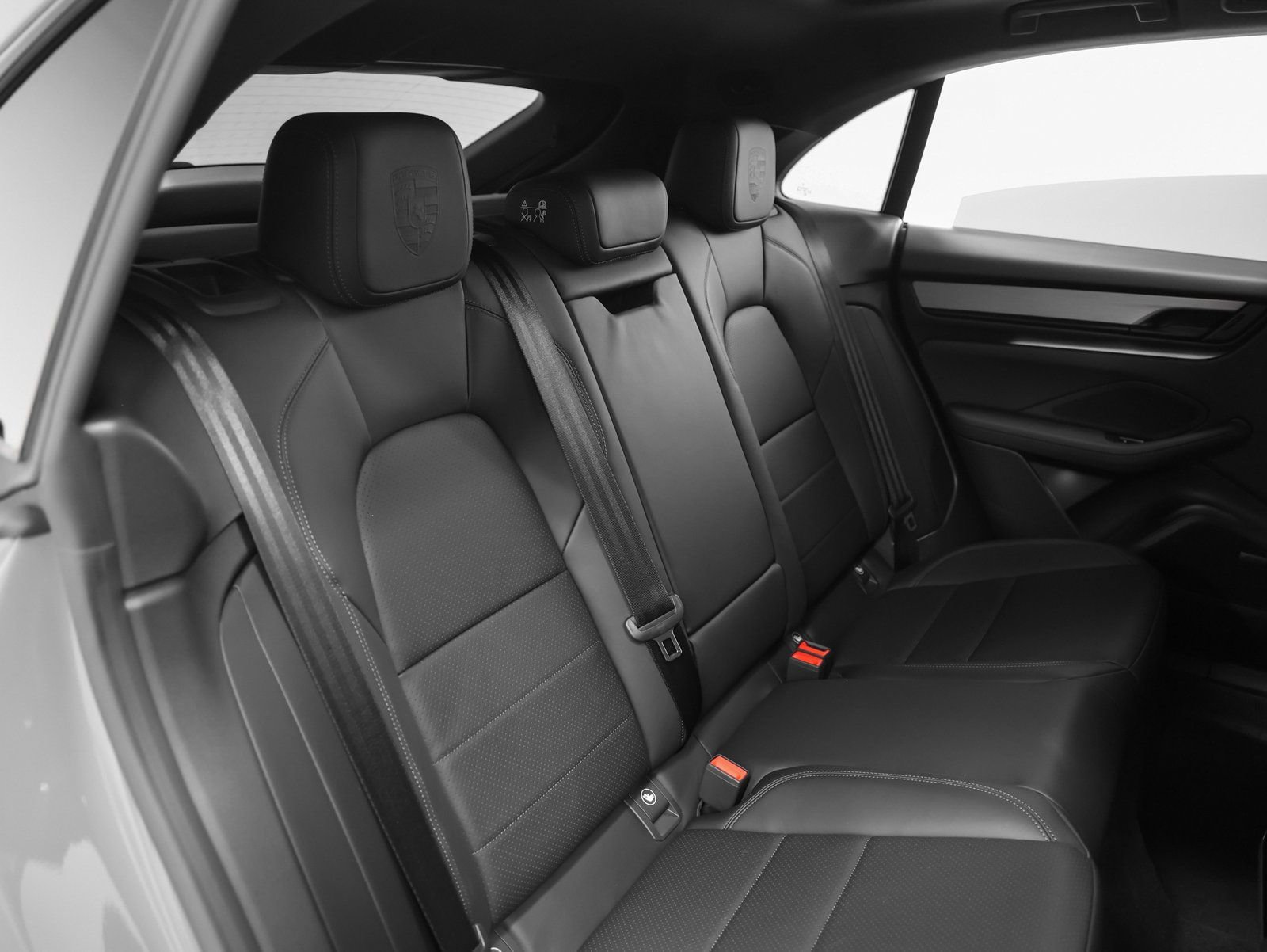 New 2025 Porsche Macan 4S Electric image 30