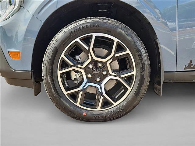 Used 2025 Ford Maverick Lariat w/ 4K Tow Package AWD/4WD image 24