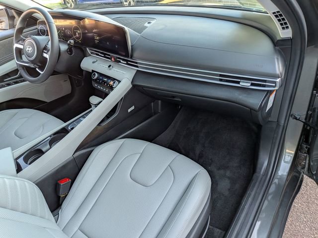 Used 2025 Hyundai Elantra Limited image 34