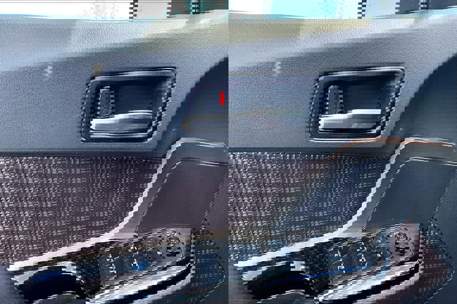 Used 2019 Toyota C-HR Limited image 21