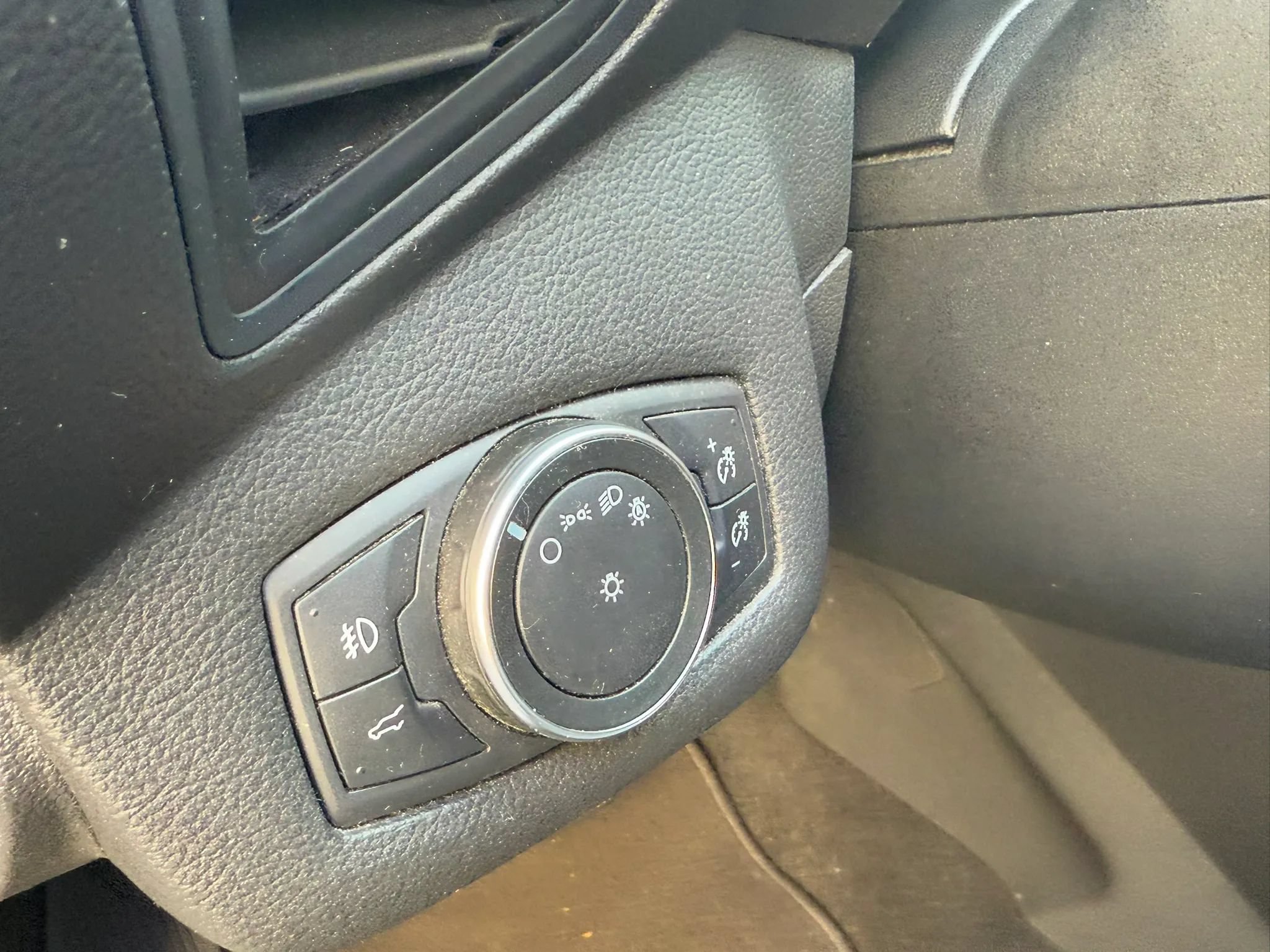 Used 2018 Ford Escape SE AWD/4WD image 25