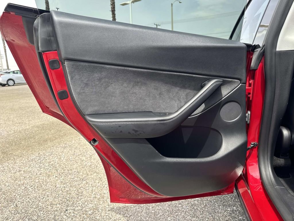 Used 2021 Tesla Model Y Long Range image 22